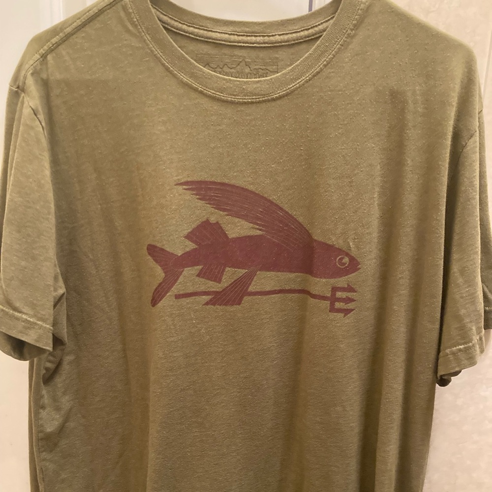 Patagonia T-Shirt - Men’s XL Slim - Flying Fish
